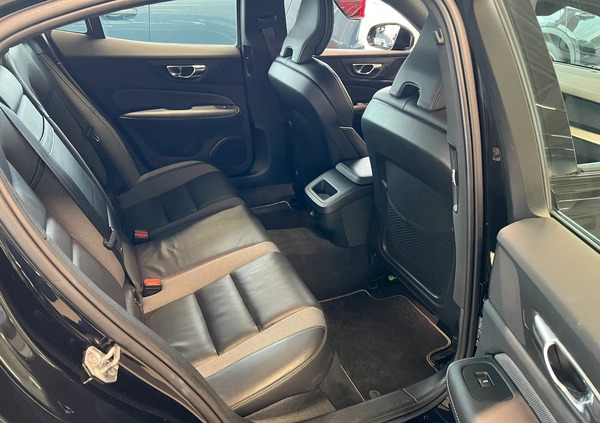 Volvo S60 cena 129900 przebieg: 124000, rok produkcji 2020 z Halinów małe 407